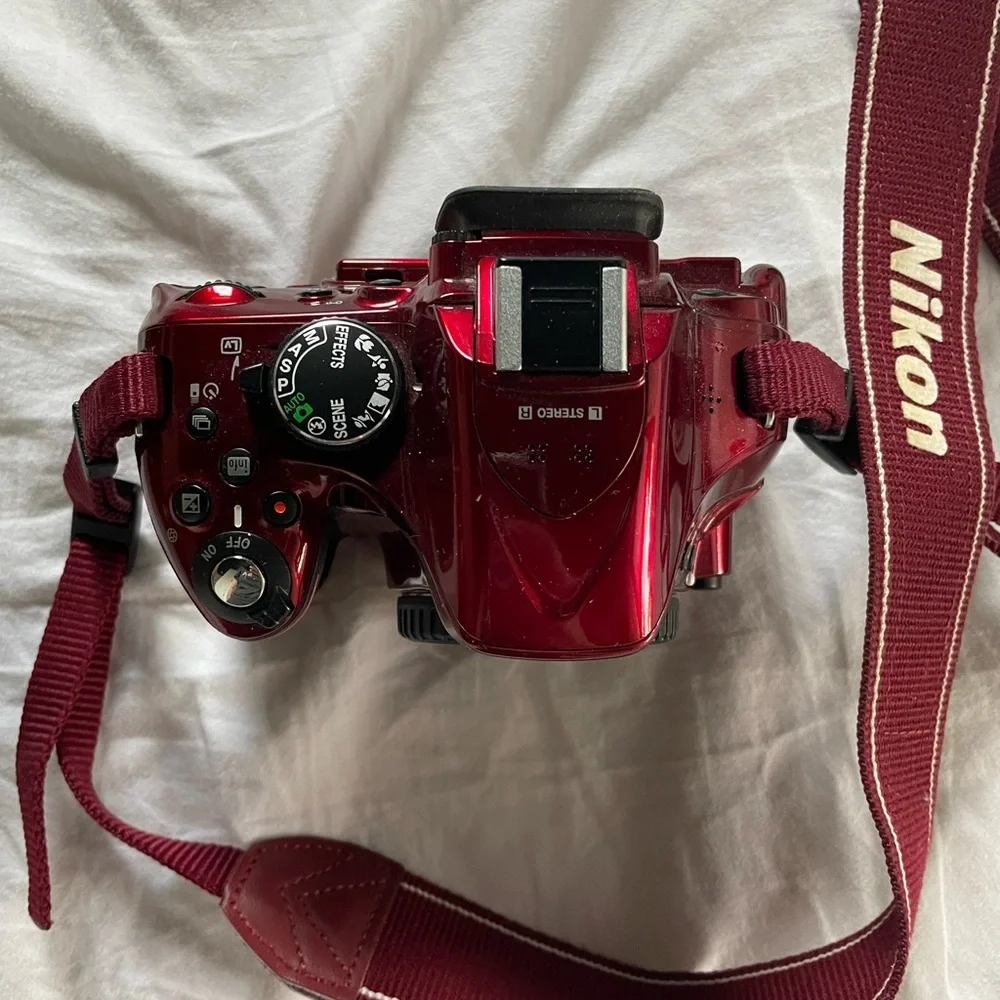 Nikon D5200 VR kit with 55-300mm lens Red limited edition